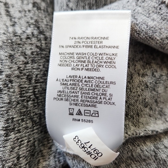 Two Express ladies lightweight sweaters - Picture 7 of 7